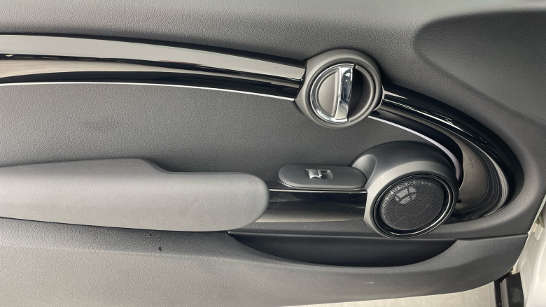 MINI Hatchback 135kW Cooper S Level 3 33kWh 3dr Auto Electric Hatchback